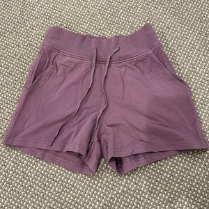 women lululemon shorts